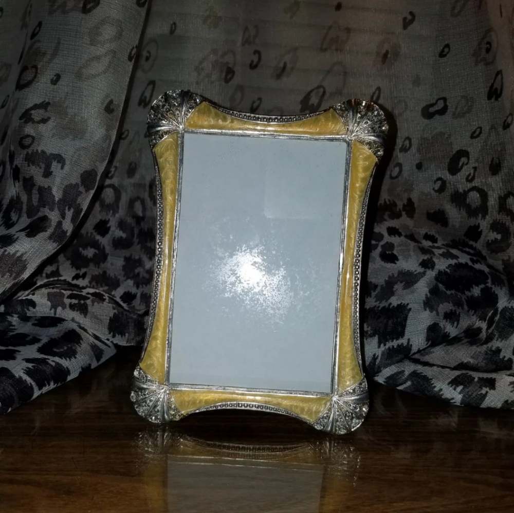 Jennifer Moore 4" X 6" Tabletop Frame New